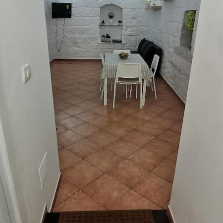 Giusvinci 3* Трани